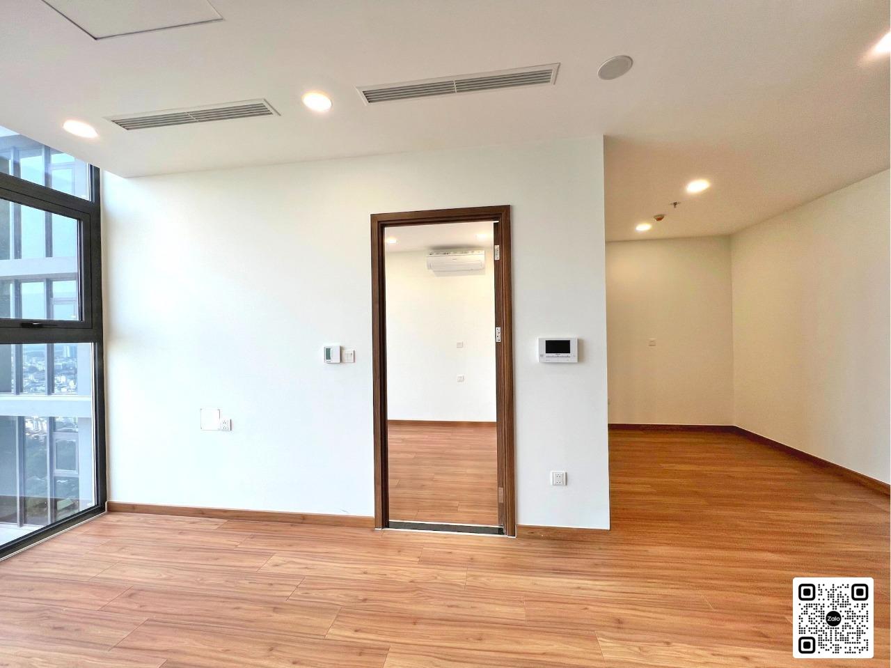 Phòng làm việc (không cửa) bên cạnh phòng ngủ